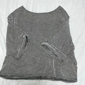 Oversized, slightly cropped tshirt